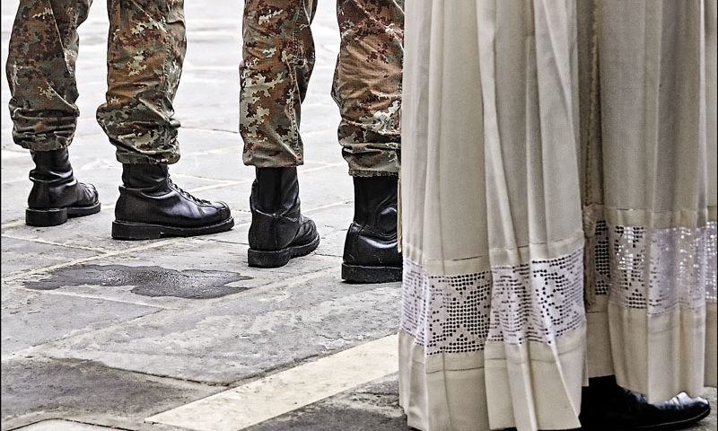 La chiesa cattolica a fianco del militarismo. “Avvenire” e missioni internazionali.