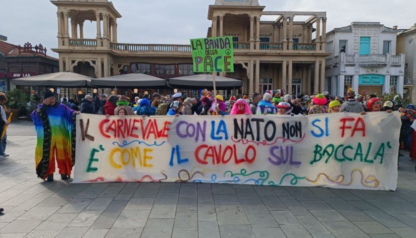 Viareggio: “Il carnevale con la NATO non si fa è come il cavolo sul baccalà”