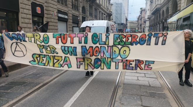 Torino. Antimilitaristi contestano la cerimonia militare