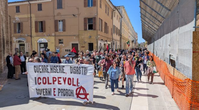 25 aprile nelle strade: foto e report